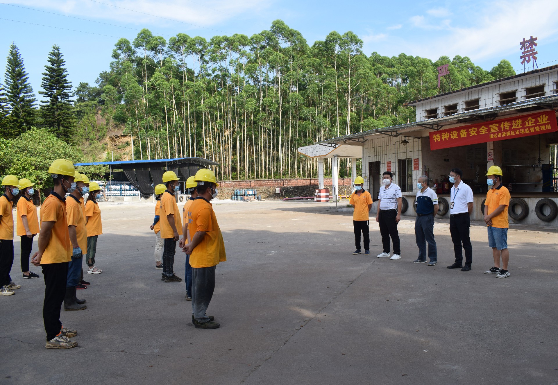 （圖為搶險成功，宣布解除警戒。）.jpg