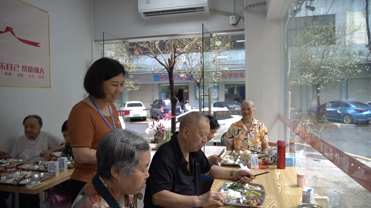 青云社區(qū)長(zhǎng)者飯?zhí)?jpg